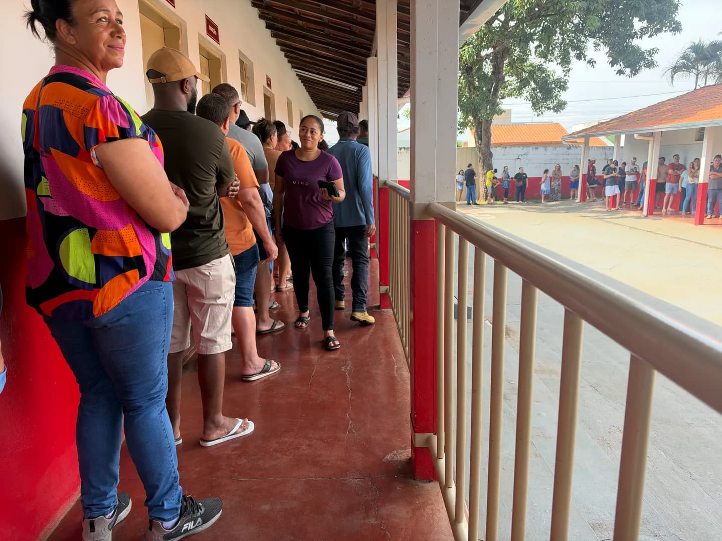 Eleitores enfrentam filas logo nas primeiras horas de votação em Patrocínio