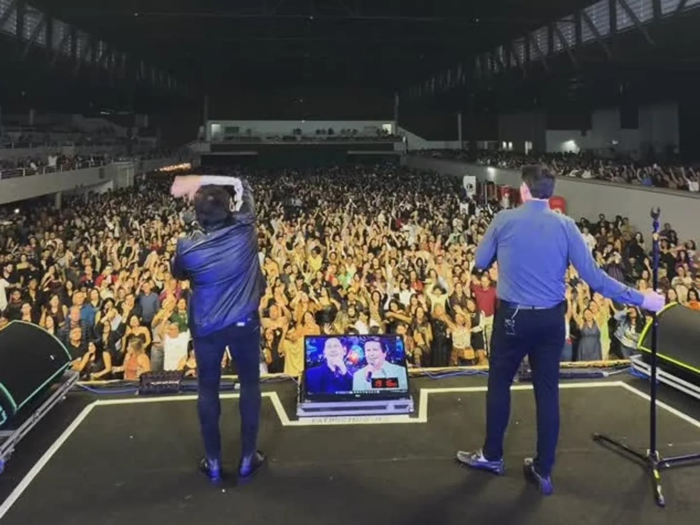 Gian & Giovani emocionam público em comemoração aos 35 anos do Sicoob Coopacredi em Patrocínio