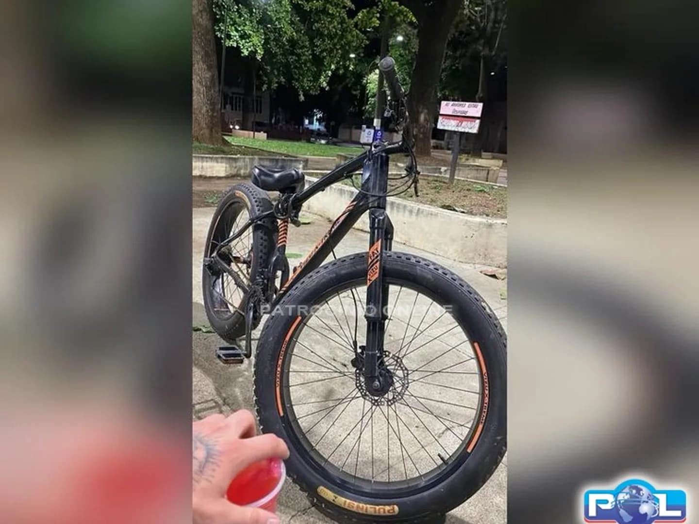 Bicicleta é furtada no estacionamento do Villefort, em Patrocínio; veículo é instrumento de trabalho do proprietário