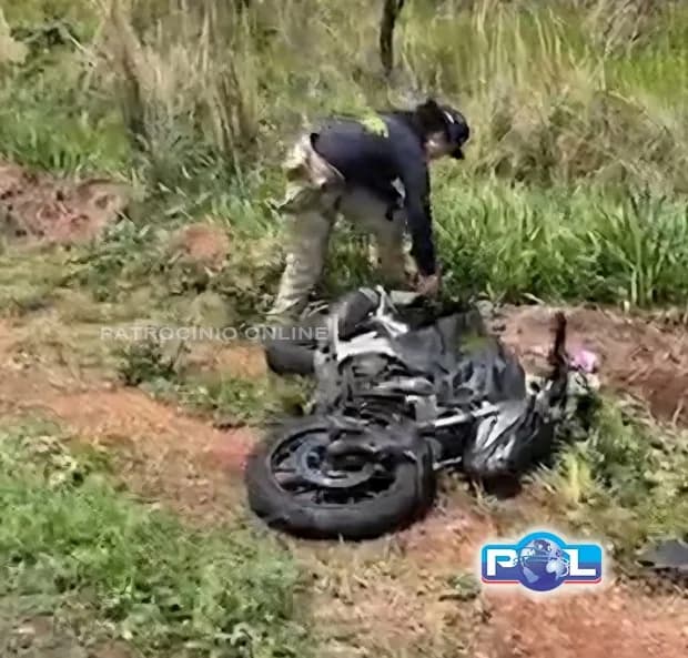 Colisão traseira entre duas motocicletas deixa primos feridos na BR-365
