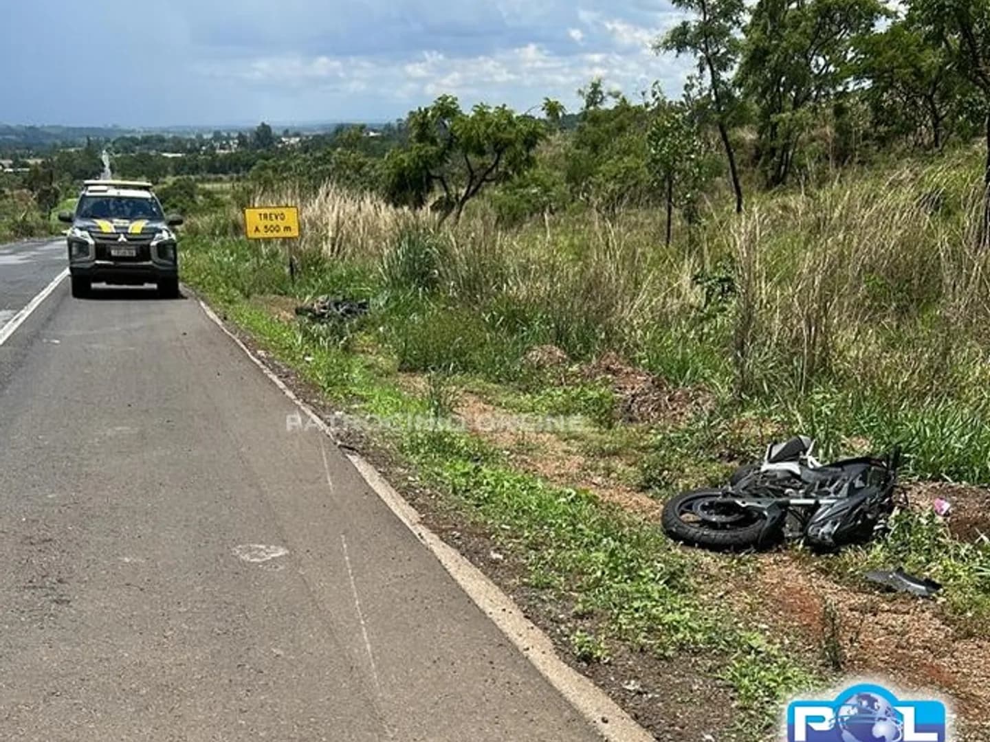 Colisão traseira entre duas motocicletas deixa primos feridos na BR-365
