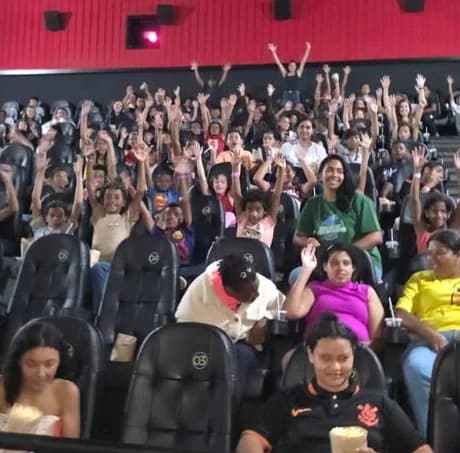 Projeto Cine Diversão leva crianças atendidas pelo CRAS ao cinema em Patrocínio