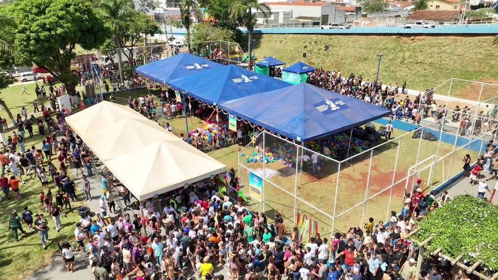 Grande Festa das Crianças reúne milhares de pessoas na Praça da Bíblia
