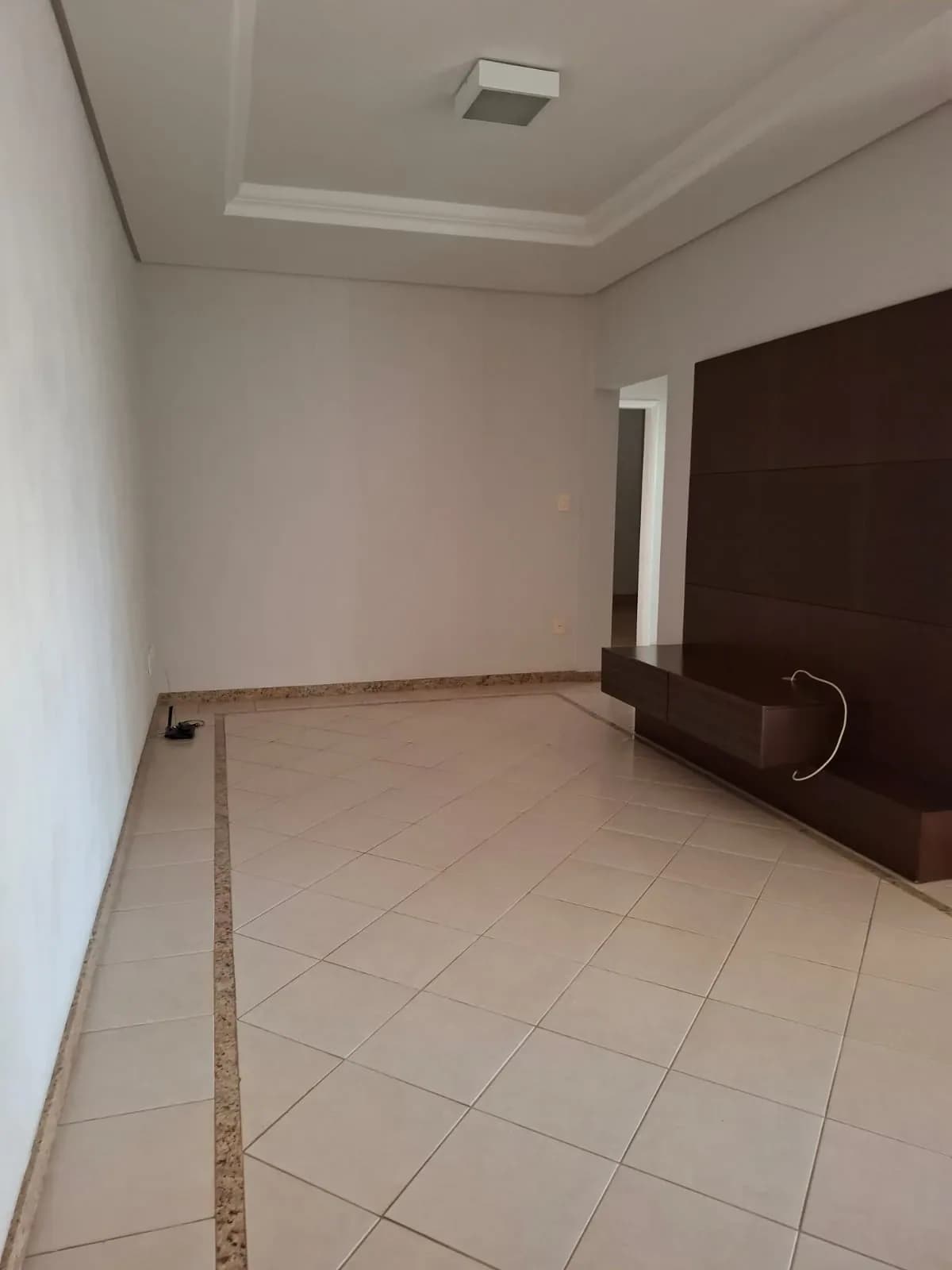 ALUGA-SE APARTAMENTO NO CENTRO