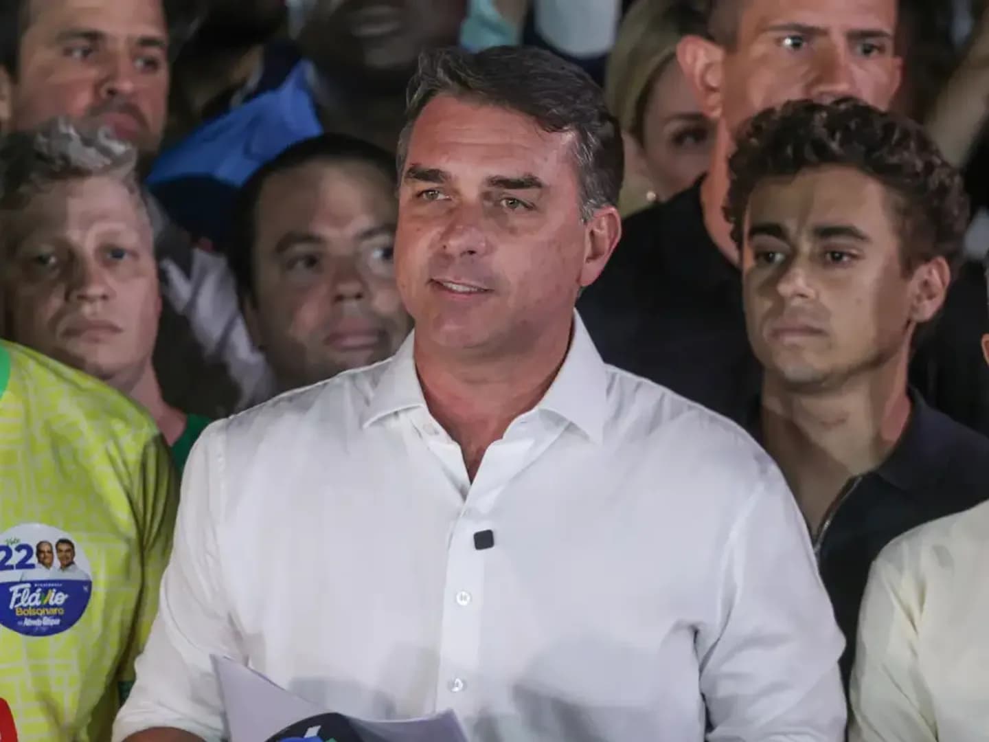 Flávio Bolsonaro viaja para os Estados Unidos após derrota nas eleições