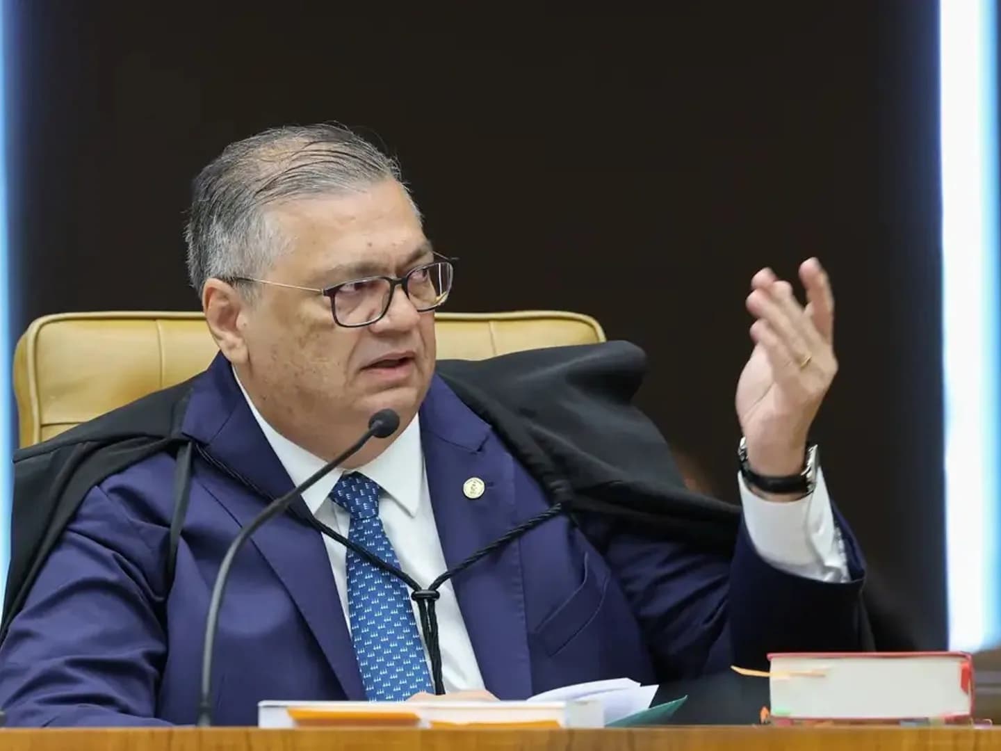 Dino manda PF apurar interferência externa no processo eleitoral