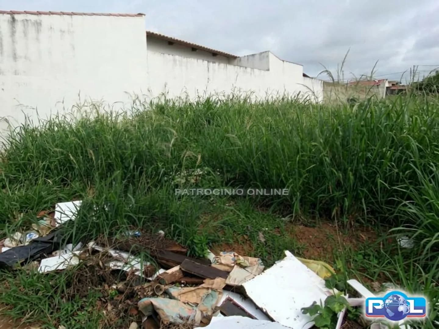Prefeitura notifica proprietários de 89 terrenos por irregularidades na limpeza e conservação em Patrocínio; veja as exigências