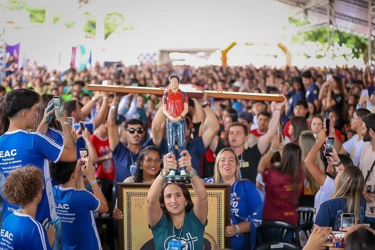 Em dia de muita fé e louvor, JDJ reúne milhares de fiéis em Monte Carmelo e bispo anuncia próxima sede