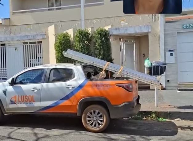 Lusol instala sistema de energia solar com 8 módulos fotovoltaicos em mais uma residência