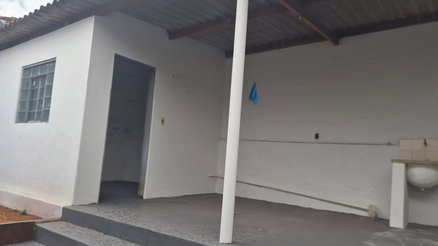 Imobiliária União Negócios: Aluga-se casa no Centro.