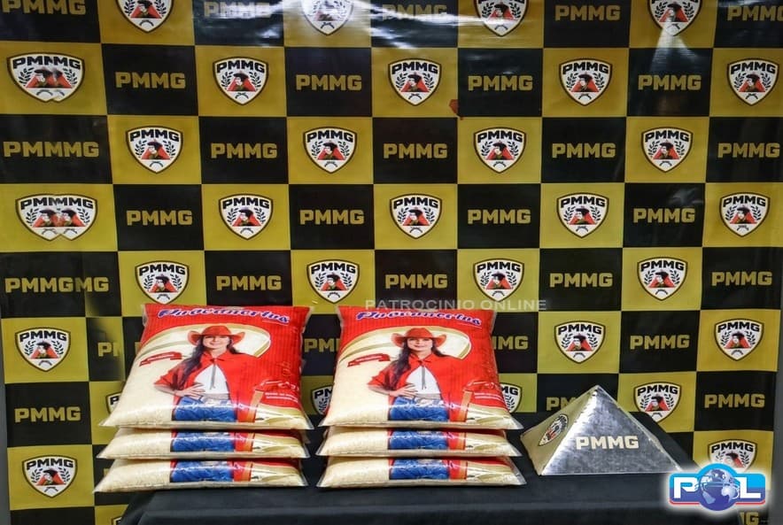 Homem furta pacotes de arroz em supermercado no bairro Morada Nova e acaba preso pela PM em bar