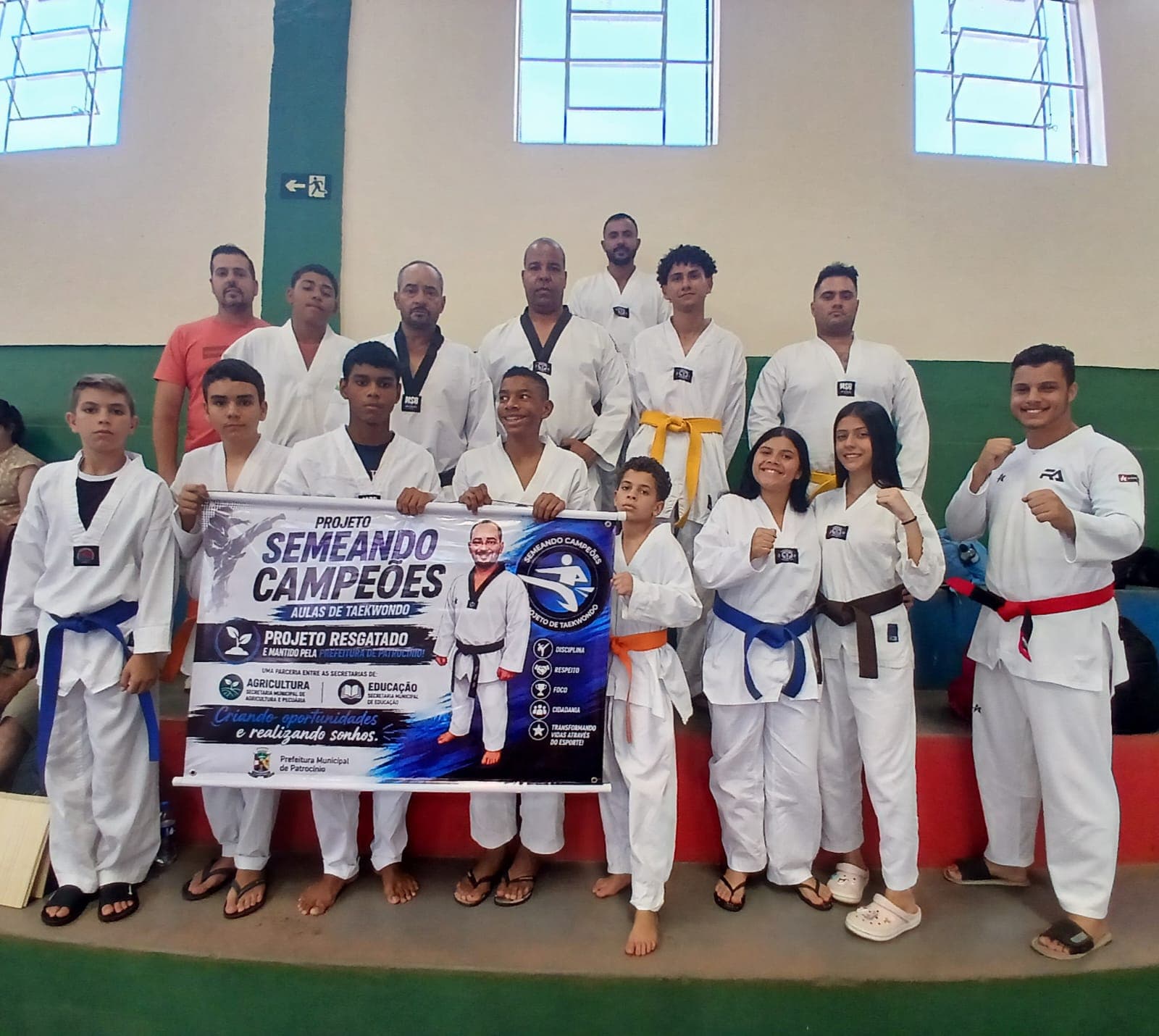 Equipes de Taekwondo de Patrocínio conquistam 20 medalhas de ouro e quatro troféus em Arapuá