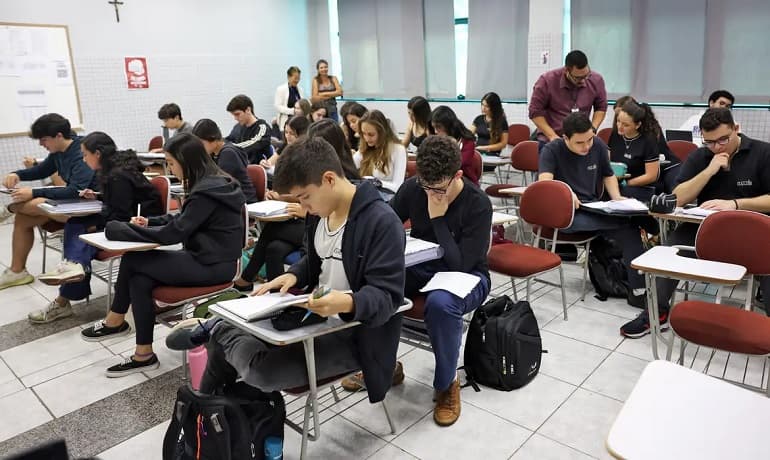 Prazo para renegociar dívidas do Desenrola Fies termina nesta segunda-feira 31/8
