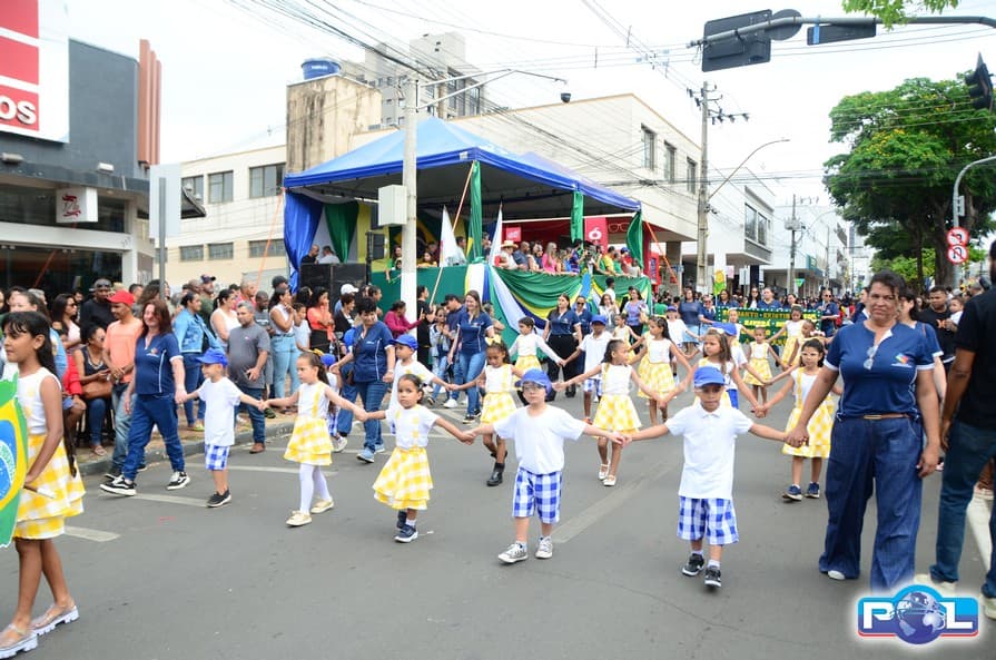 Com o tema “O Brasil de Todos Nós!”, Desfile Cívico reúne milhares de participantes em celebração ao 7 de Setembro em Patrocínio