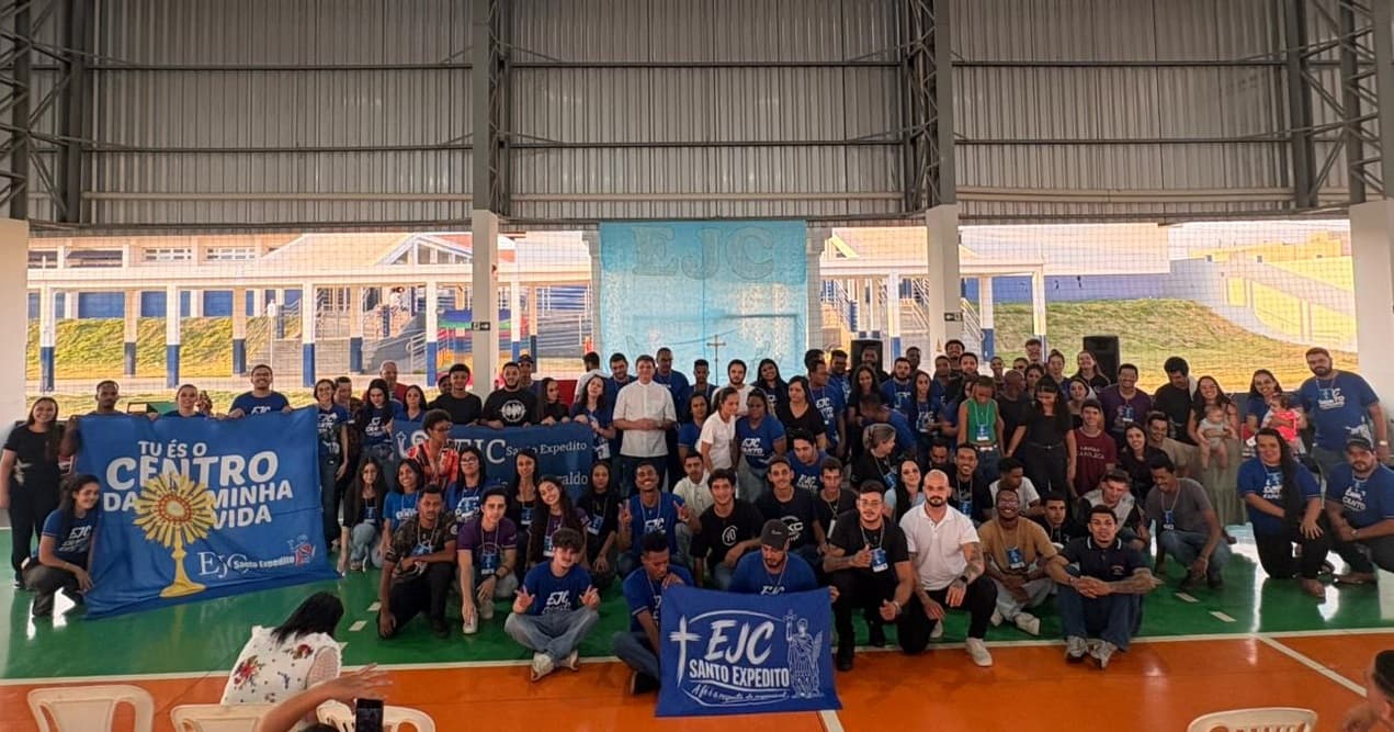 “Carregar a cruz com amor”: EJC Santo Expedito reúne jovens em Missa de Envio marcada por fé, oração e reflexão