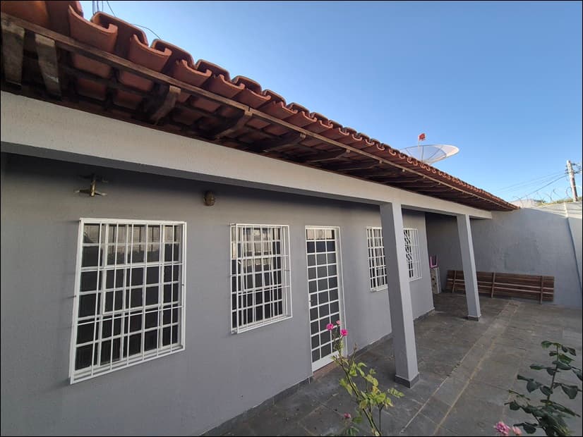 CASA À VENDA NO BAIRRO MARCIANO BRANDÃO!