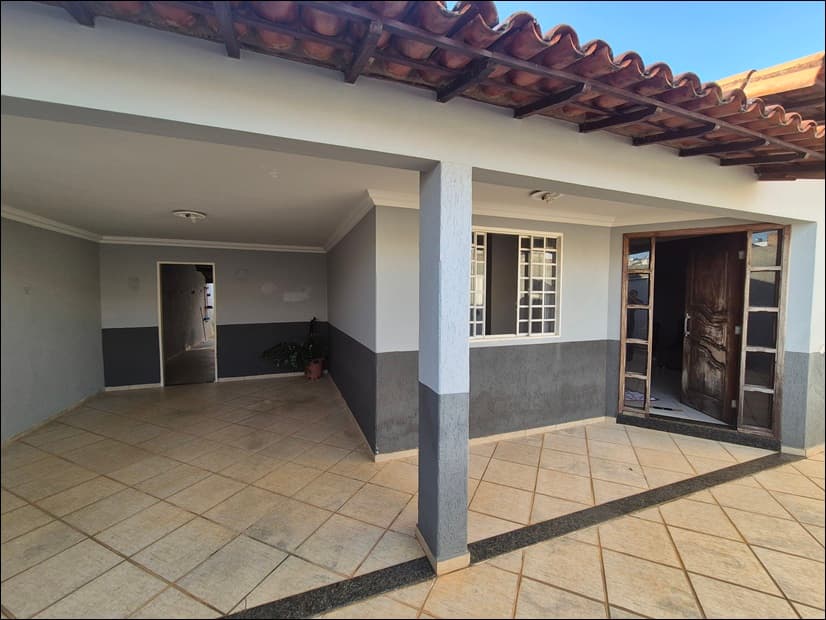 VENDE-SE: CASA NO BAIRRO NAÇÕES!