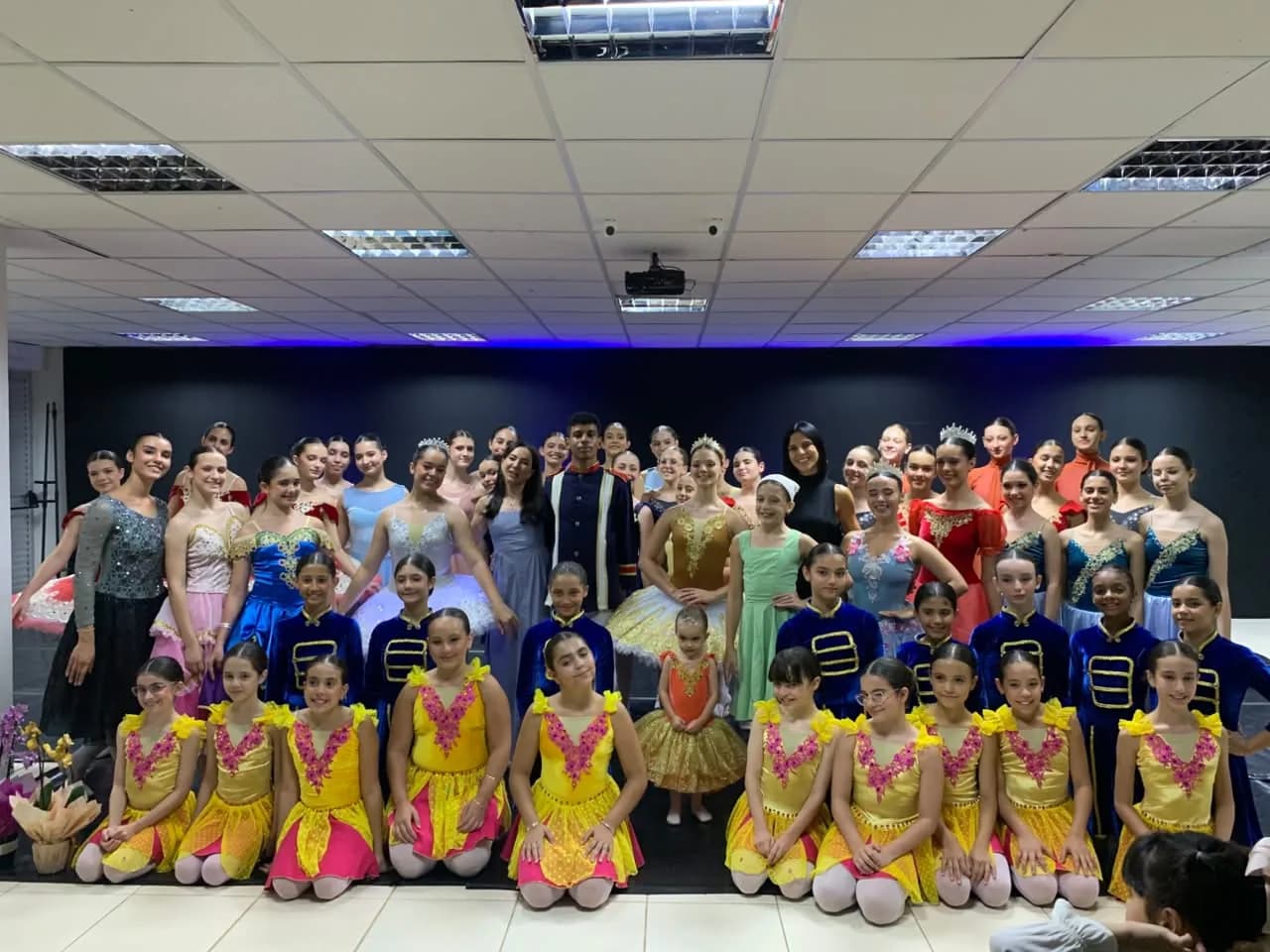 Stúdio Angélica Fonseca apresenta espetáculo Cinderella e arrecada fraldas geriátricas para a Casa do Idoso