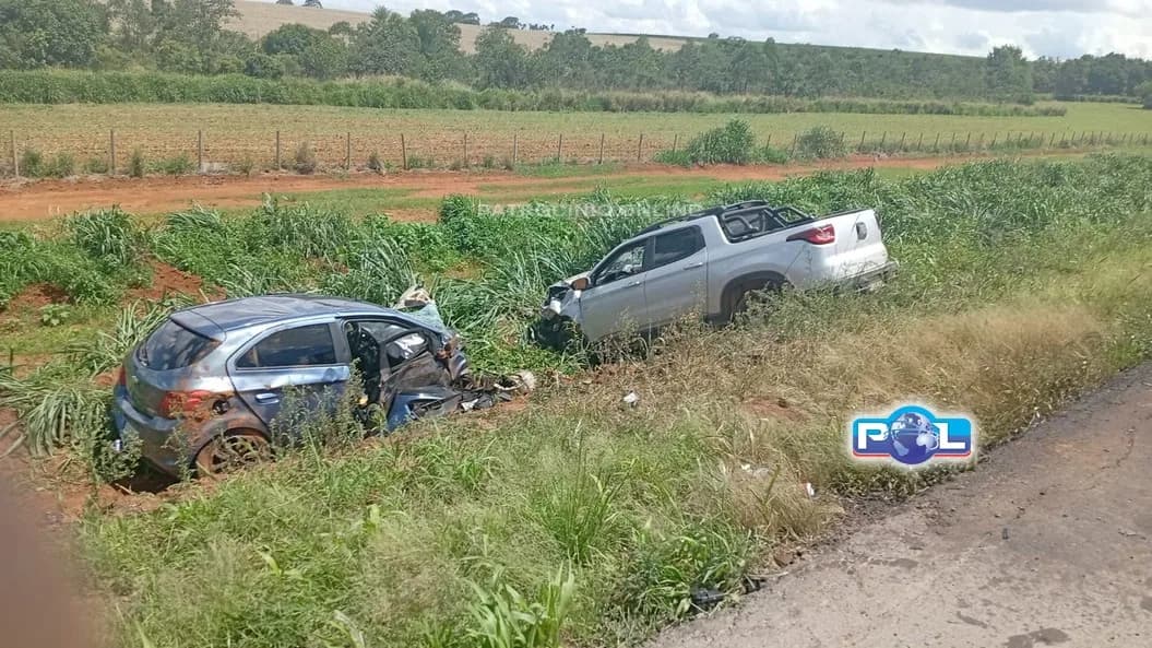 Colisão frontal entre dois veículos deixa feridos na BR-365