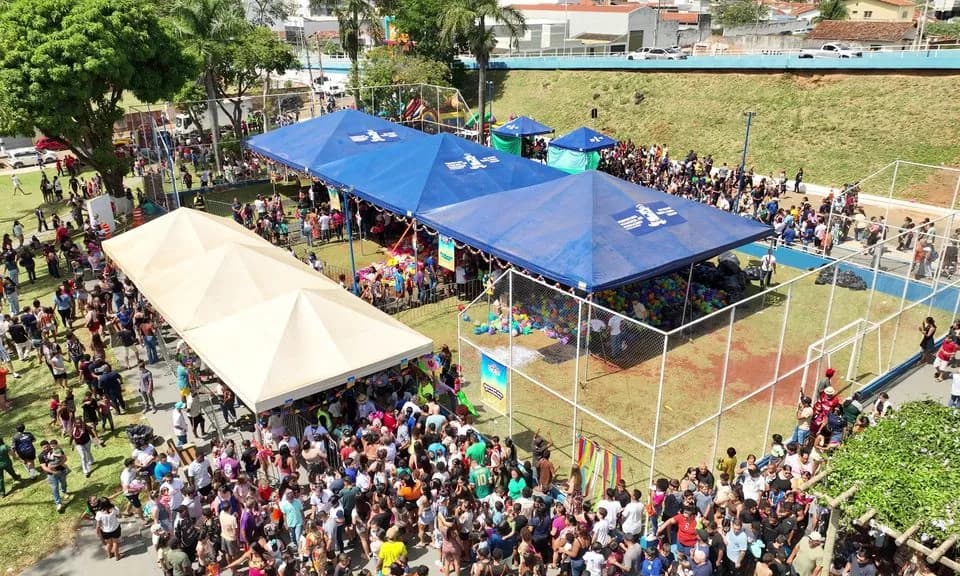 Grande Festa das Crianças reúne milhares de pessoas na Praça da Bíblia