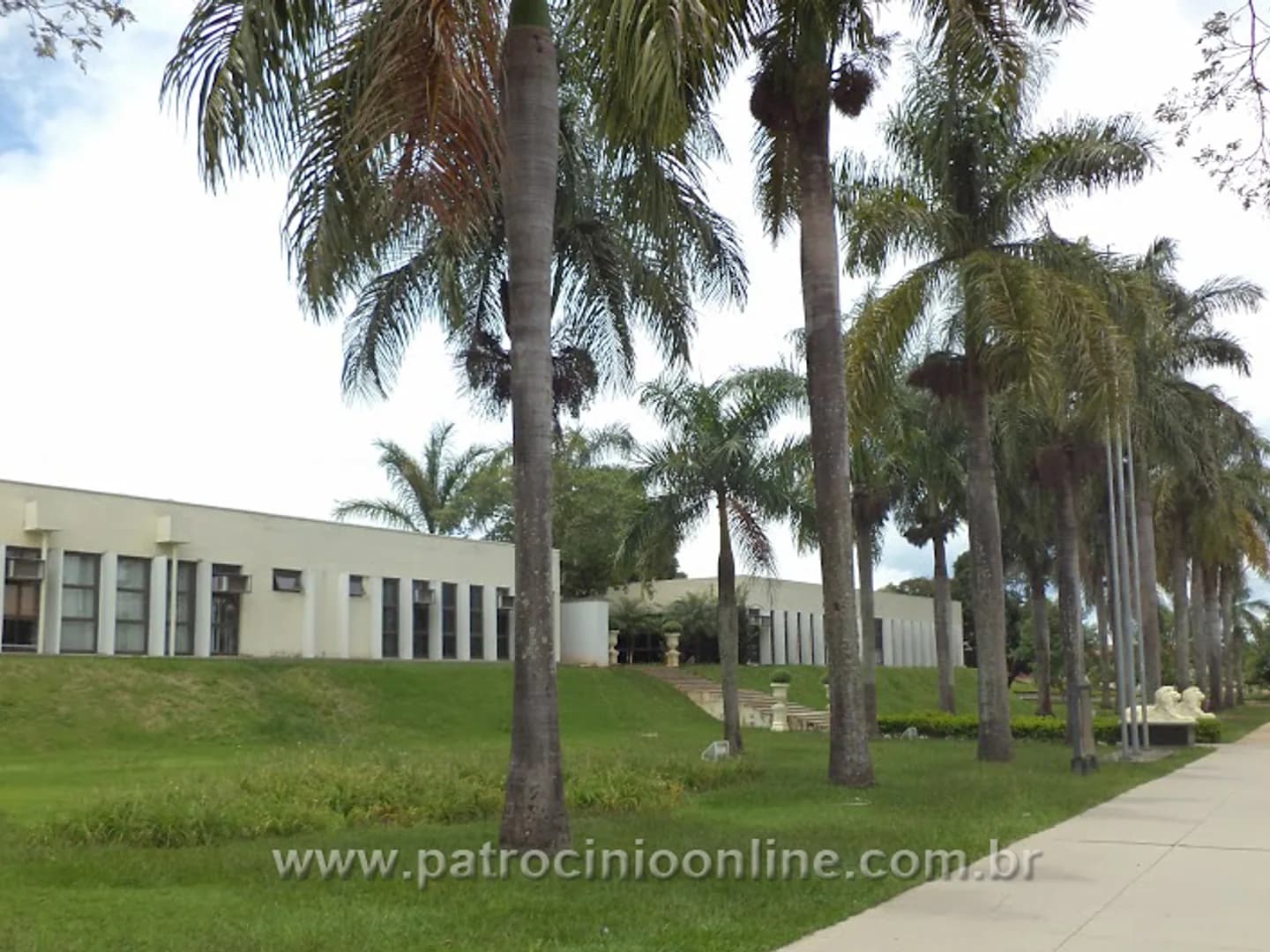 Prefeitura de Patrocínio divulga funcionamento dos serviços públicos no ponto facultativo e feriado de Finados