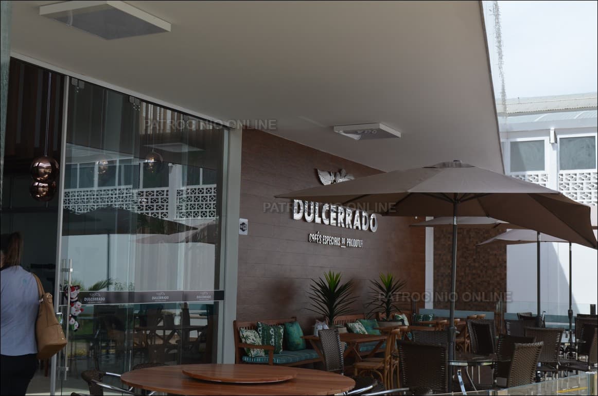 Vagas de emprego na Dulcerrado: Atendente, Barista, Cozinheira, Caixa e Representante Comercial.