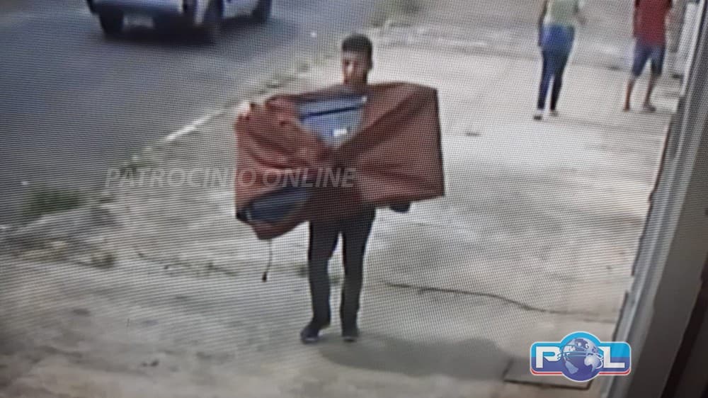 VÍDEO - Polícia busca arrombador de residência e pede apoio da população através do disque denúncia