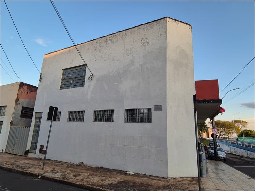 Alugam-se 2 apartamentos para fins comerciais no bairro São Judas.
