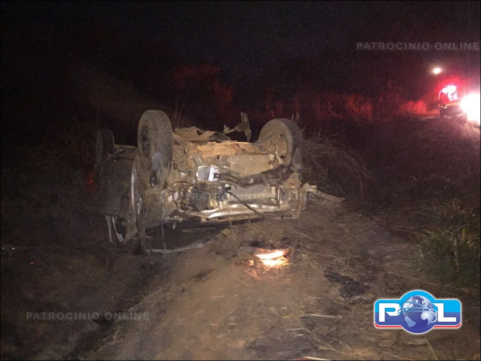 Fiat Strada placas de Patrocínio atropela Tamanduá, capota e duas pessoas morrem: foto 2