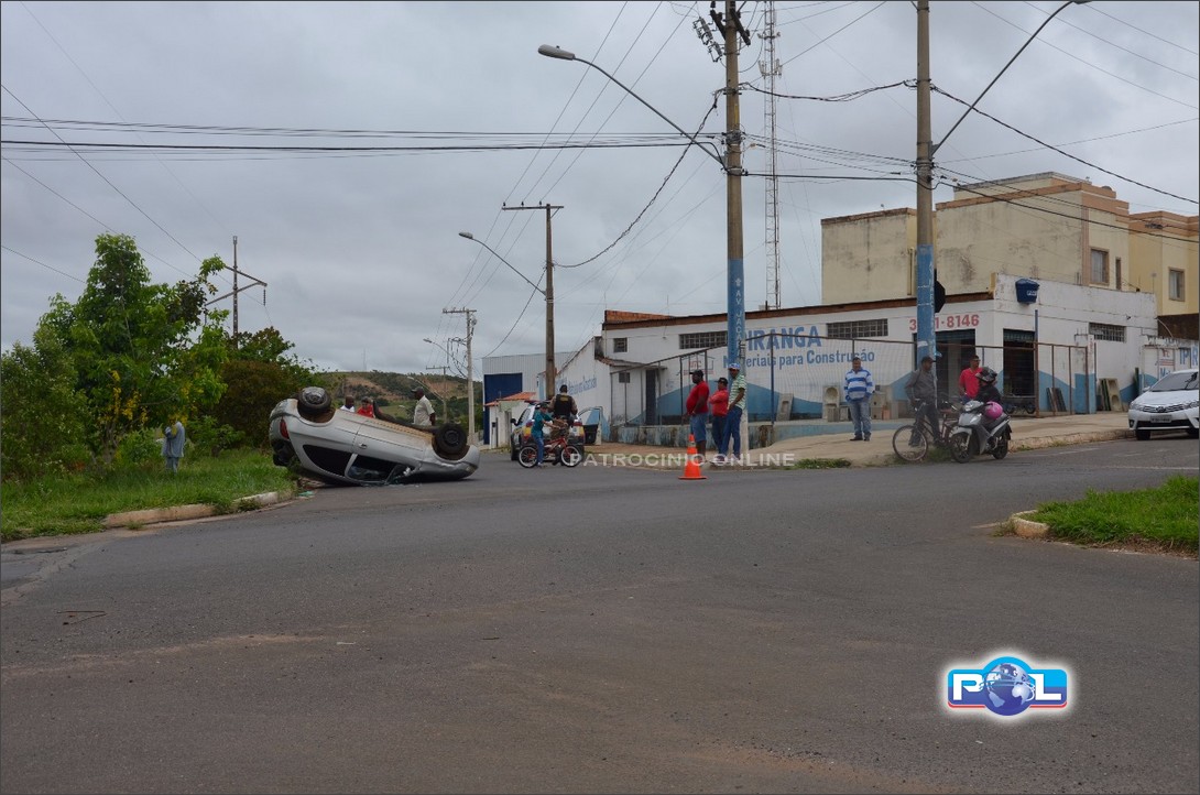 Motorista imprudente causa acidente seguido de capotamento e foge: foto 5