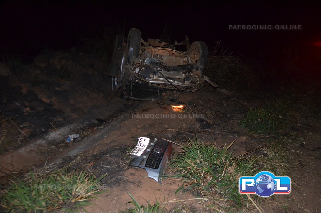 Fiat Strada placas de Patrocínio atropela Tamanduá, capota e duas pessoas morrem: foto 7