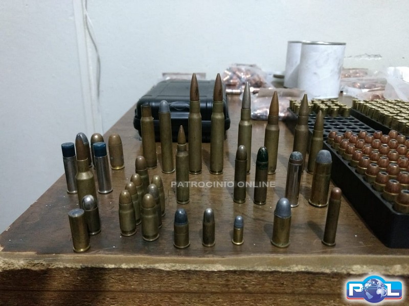 Militares encontraram em casa de suspeito de homicídio grande arsenal: foto 3