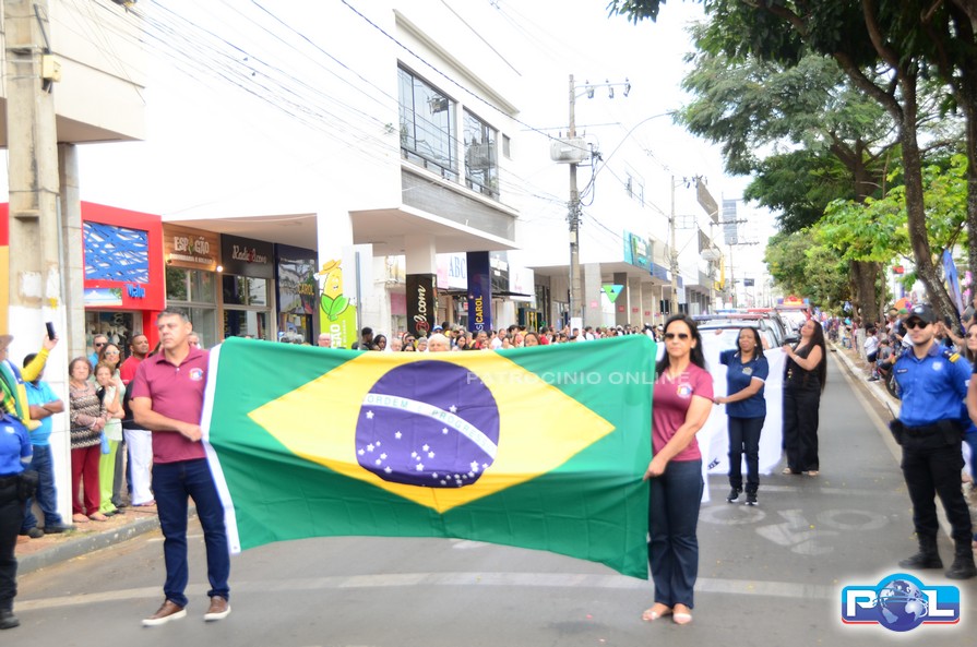 Com o tema “O Brasil de Todos Nós!”, Desfile Cívico reúne milhares de participantes em celebração ao 7 de Setembro em Patrocínio: foto 4