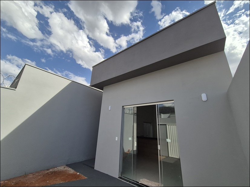 VENDE-SE: CASA NOVA NO BAIRRO NEW GOLDEN PARK!