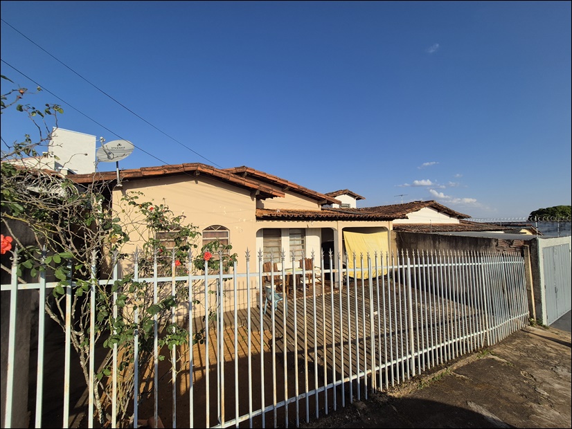 VENDE-SE: CASA NO BAIRRO MORADA DO SOL!