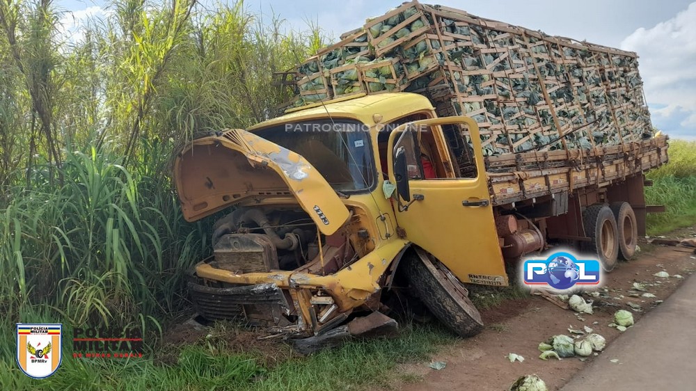 Um morre e três ficam feridos em batida entre caminhonete e caminhão na  BR-262, Triângulo Mineiro